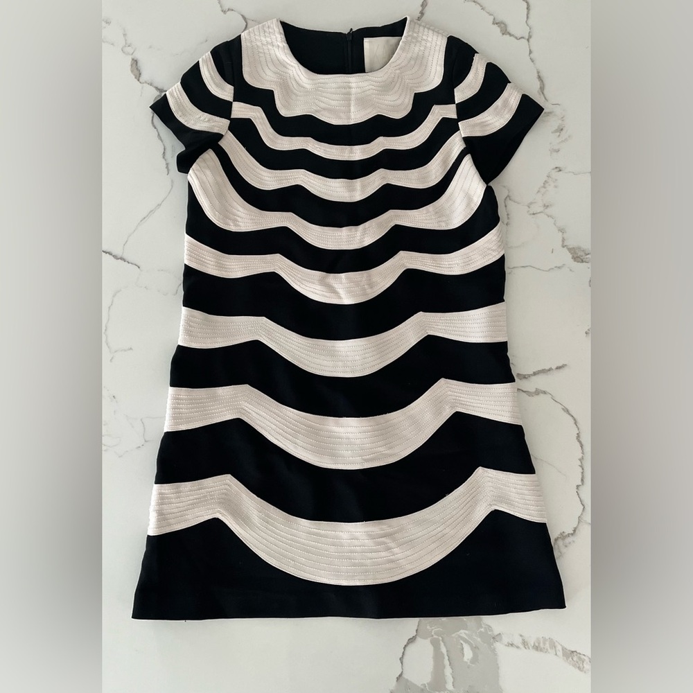 Karta Black and Cream Wavy Print Dress
Size XS